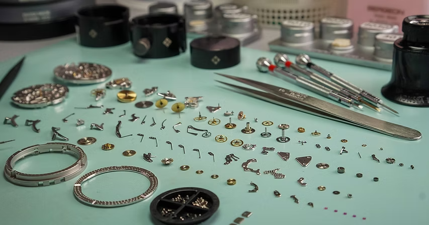 Oil cleaning/oiling (movement maintenance)