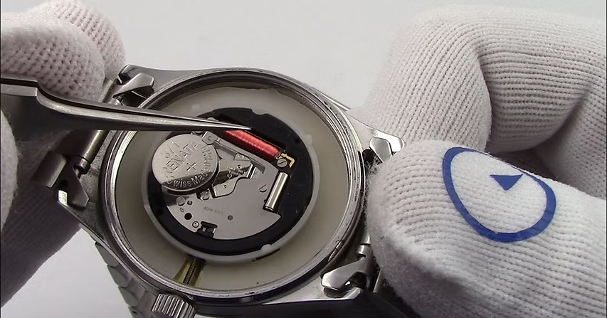 Battery replacement (Exclusive for quartz watches)